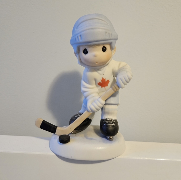Precious Moments 99 Hockey Goal Collectible Figurine - Picture 1 of 3